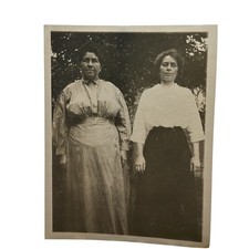 Antique 1900s Women Yard Portrait Snapshot Photo 3.25x4.25 B&W Gelatin Orig picture
