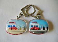 TOTAL Vintage Keychain - RARE - Beige Track - Grey Track - Animated Citroen DS picture