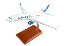 United Airlines Boeing 737-800 New Color Desk Display Model 1/100 SC Airplane picture