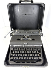 VTG 1946 Royal Quiet De Luxe Typewriter w/ Case / New Ribbon / WORKS - See Video picture