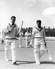 West Indies Garfield Sobers acknowledges applause of crowd as he w- Old Photo picture