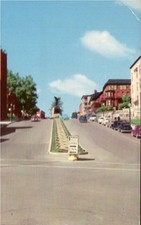 Sherbrooke Quebec - King Street and War Memorial - Postcard - posted 1957 picture