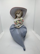 Lladro Fragrant Bouquet #5862 Porcelain Figurine Girl Flowers Hat Spain 1991 picture