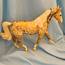 Traditional Breyer Fanfare Celebration 2000 50th Anniversary Gold Florentine picture