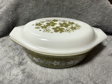 PYREX 1-1/2 QT SPRING BLOSSOM CRAZY DAISY CASSEROLE DISH W/ MILK GLASS LID picture