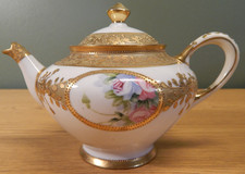ANTIQUE NIPPON GOLD MORIAGE TEA POT WITH HANDPAINTED ROSES picture