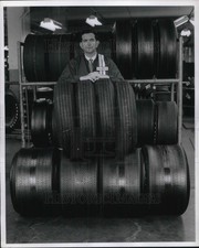 1968 Press Photo Edward Alexander Goodyear race tire engineer in Ohio picture