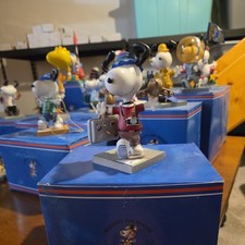 Westland Giftware Peanuts on Parade Snoopy Figurine World Traveler Dog Item 8403 picture