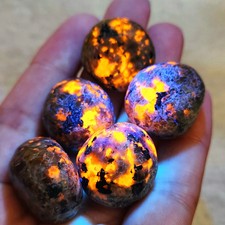 Yooperlite Tumbled Stone, UV Reactive Crystal picture