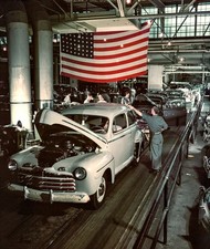 1946 FORD ASSEMBLY LINE PHOTO  (205-S) picture