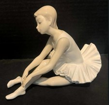 Vintage NAO by Lladro Spain Porcelain Sitting Ballerina Figurine #151 Retired picture