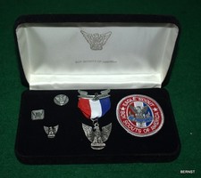 BOY SCOUT EAGLE MEDAL WITH PRESENTATION CASE - CFJ - TYPE3 - 2001-2007 picture