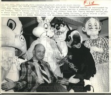 1976 Press Photo Mel Blanc with Figures of The Characters He Voices - nox06884 picture