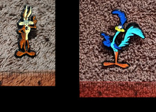 2pc LOONEY TUNES PIN SET enamel pins lot wile e coyote e. road runner roadrunner picture