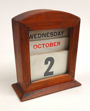 Vintage 1930s Mahogany Wood Perpetual Desk Calendar Art Deco Complete picture