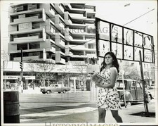 1970 Press Photo Woman walks near modern office building in Santiago, Chile picture