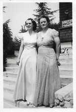 BLACK AND WHITE Found Photo Original WOMEN Portrait VINTAGE 05 4 J picture