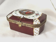 VINTAGE FRENCH PORCELAIN HAND PAINTED ORNATE ENAMALED HINGED TRINKET BOX picture