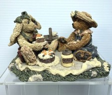 Boyd's Bears Bearstone Bailey & Emily...Forever Friends sharing picnic cake picture