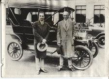 1927 Press Photo Edsel Ford and Henry I beside 1909 Vintage Model T picture