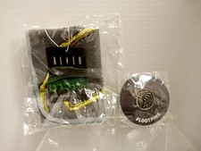 ALIEN MOVIE SHIRT PIN PLUS WASHCLOTH 2018 picture
