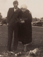 6Y Photograph 1920-30's Man Woman Graveyard Mourning Grave Site Cemetary  picture