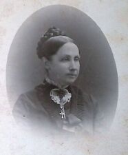 C.1900s Cabinet Card Geneseo, NY. Beautiful Woman W Crucifix Cross Necklace C17 picture