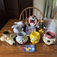 Vintage WB Looney Tunes Lot Mugs 90s KFC Set of 4 Taz Bugs Plush Daffy Fig VHS picture