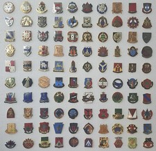 100 Vintage US Army Military Pins Badges Medal DUI Lot Distinguished Unit Lot 3 picture