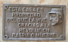 FIDEL CASTRO PLAQUE TOPPER DOOR PROPERTY IS OF WHO LIVES THANKS REVOLUTION picture