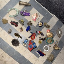 Over 25 Collectible Hat/Lapel pins Buttons Charms Vintage Wisconsin, Paris Imf picture