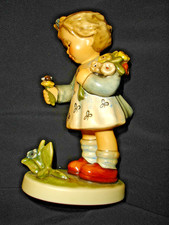 Adorable Goebel Hummel 2002 1st Issue “Bumblebee Friend” 837 girl w/bee MIOB😊 picture