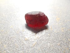 Red-pink - Malaya Garnet faceting rough 25.8 cts. . clean. Madagascar. picture