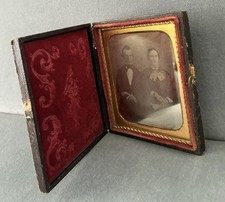 ANTIQUE 1850s 6TH PLATE DAGUERREOTYPE AMBROTYPE COUPLE PHOTO CASE picture