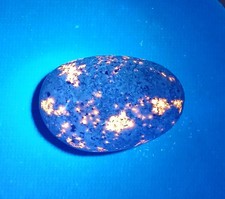 Fluorescent Sodalite ( Yooperlite ) -  A Nice and Bright 2.2 oz Stone picture