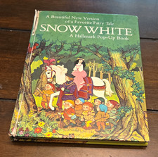 Hallmark Disney Snow White Pop-Up Book - Favorite Fairy Tale Story Theme picture