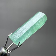 6.5ct FULLY Terminated Natural Emerald Crystal Medium Green, Specimen Chitral picture