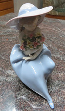 LLADRO FRAGRANT BOUQUET#5862 Girl with Armful of Flowers mint condition in box picture