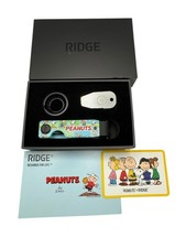 RIDGE Peanuts Sunday Strip Keycase Keychain NIB Sold Out Online  picture
