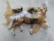 Breyer Christmas Holiday Horse #700120 Winter Wonderland Palomino Totilas 2017 picture
