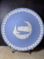 Vintage 1979 Wedgwood 8” Jasperware Christmas Plate Trafalgar Square Blue picture