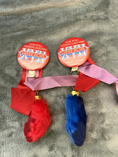 1983 Super Bowl XVII Rose Bowl Pasadena Vintage Pinback Ribbon Lucky Foot Pair picture