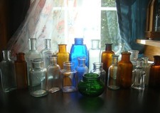 ANTIQUE 21 PIECE MIXED SIZE & COLOR MEDICINE-APOTHECARY BOTTLE LOT- (2-1/4