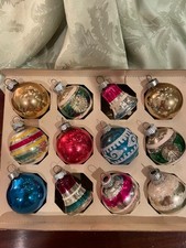 Lot 105 - 12 Shiny Brite mid-century silvered glass ornaments picture