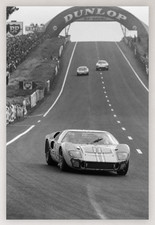 24X36 1966 LE MANS KEN MILES DENNY HULME FORD GT40 MKII PHOTO REPROD POSTER picture