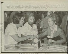 1972 Press Photo Mrs. George S. McGovern campaigns for husband in Pittsburgh picture