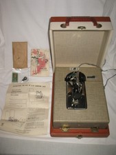 Vintage SINGER Sewhandy Model No. 20 Child’s Sewing Machine Black w Case picture