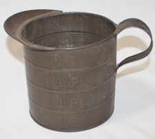 Early Vintage Primitive Antique Tin 1 qt Liquid Measuring Cup Pitcher Farmhouse picture