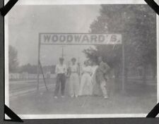 VINTAGE PHOTOGRAPH GIRLS WOODWARD'S ADVERTISING SIGN CHICAGO ILLINOIS OLD PHOTO picture