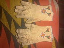 Vintage Early - Mid 1900s Women’s Native American Indian Beaded Leather Gloves picture